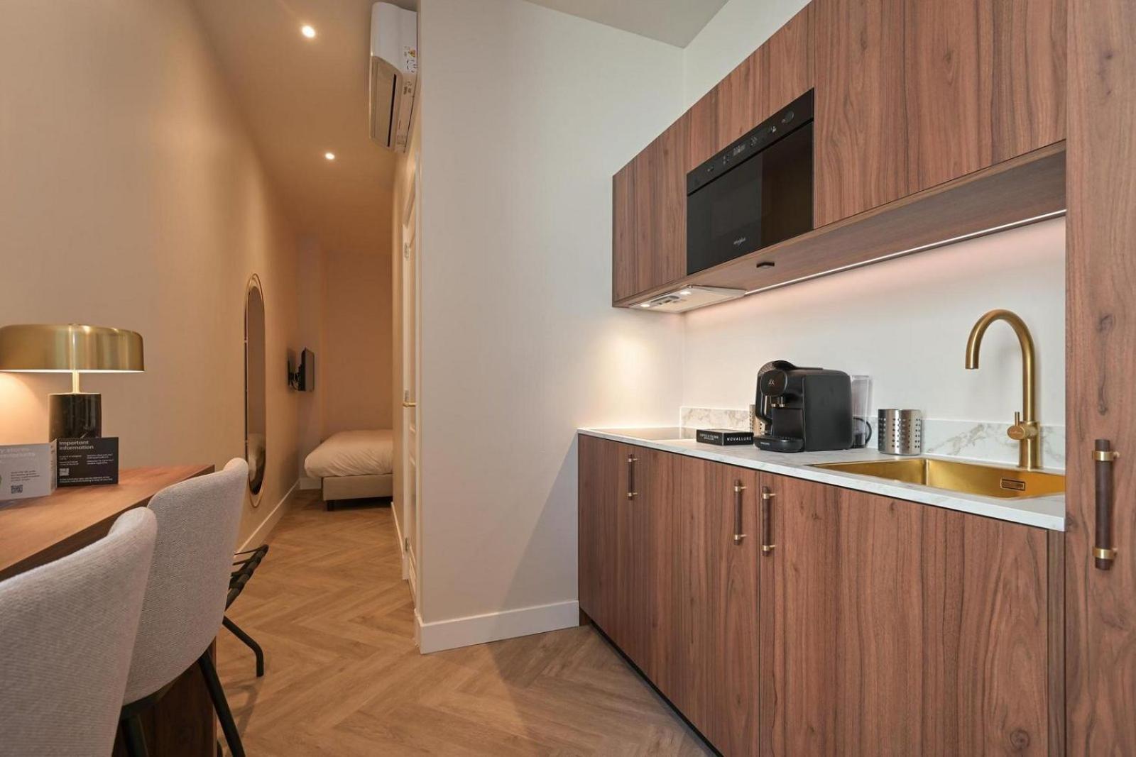 Novallure Downtown - Short Stay Apartments La Haya Habitación foto